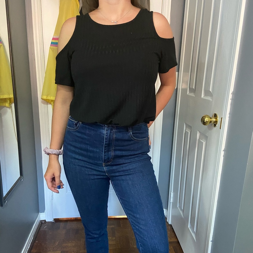 cut out shoulder shirt